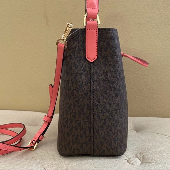 Michael Kors suri medium bucket messenger bag - Picture 3 of 6